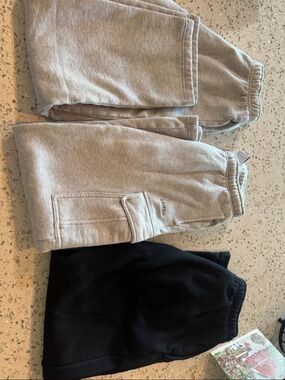 Aritzia cargo & Sweatpants Set - Light Gray & Black
